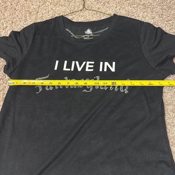 NWT Disney Parks Black Graphic Tee with 'I Live in Fantasyland' Print Sz Med - Picture 6 of 6